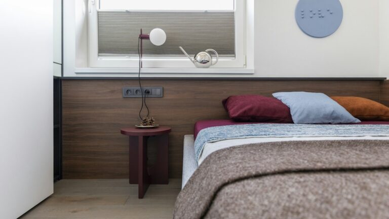 Arranging a Small Bedroom